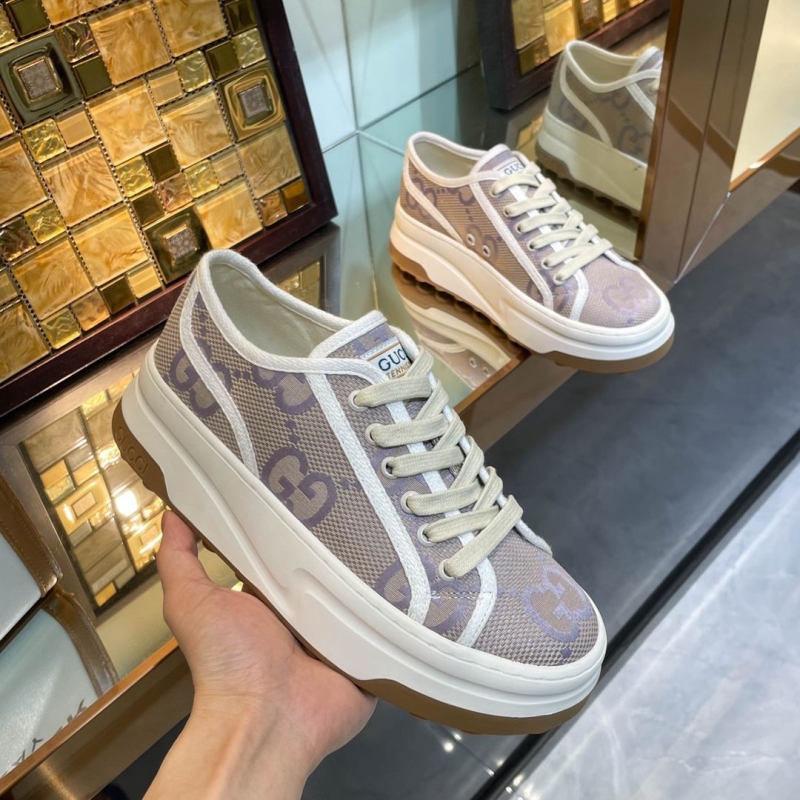 G*u*i casual shoes